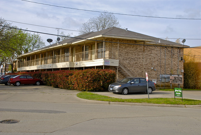 Chestnut Oaks Apartments in Denton, TX - Building Photo - Building Photo