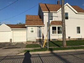 1301 Jerome St in Lansing, MI - Building Photo