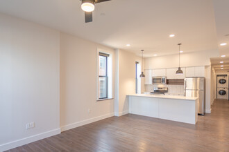 Columbia Flats in Cincinnati, OH - Building Photo - Interior Photo