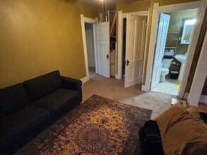 532 W South St, Unit Unit 2 - upper in Oconomowoc, WI - Building Photo - Building Photo