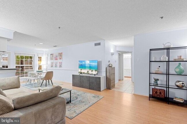 1504 Lincoln Way in McLean, VA - Foto de edificio - Building Photo