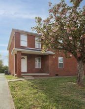 561 Hampton Way, Unit 1 in Richmond, KY - Foto de edificio - Building Photo