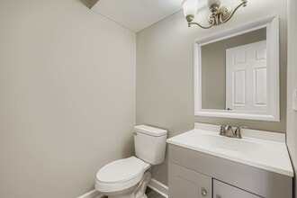 8001 S Essex Ave in Chicago, IL - Building Photo - Building Photo