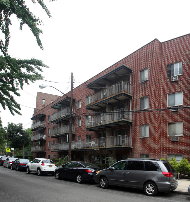 The Oakcrest in Forest Hills, NY - Building Photo - Building Photo