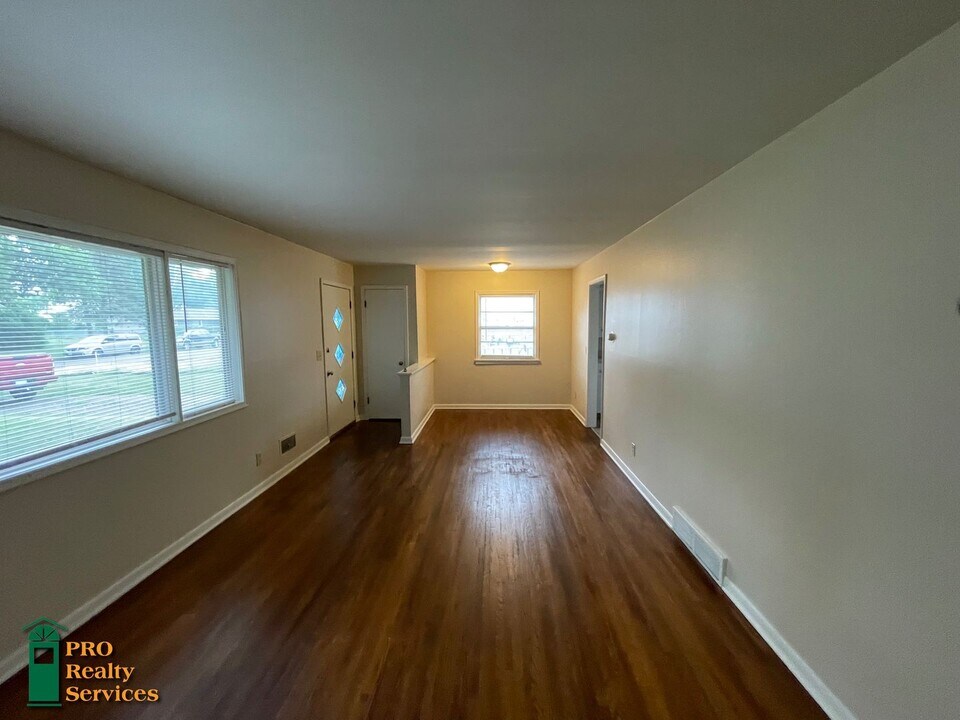 1352 108th Ave NE in Blaine, MN - Building Photo