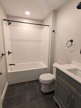 398 Sutton St in Uxbridge, MA - Foto de edificio - Building Photo