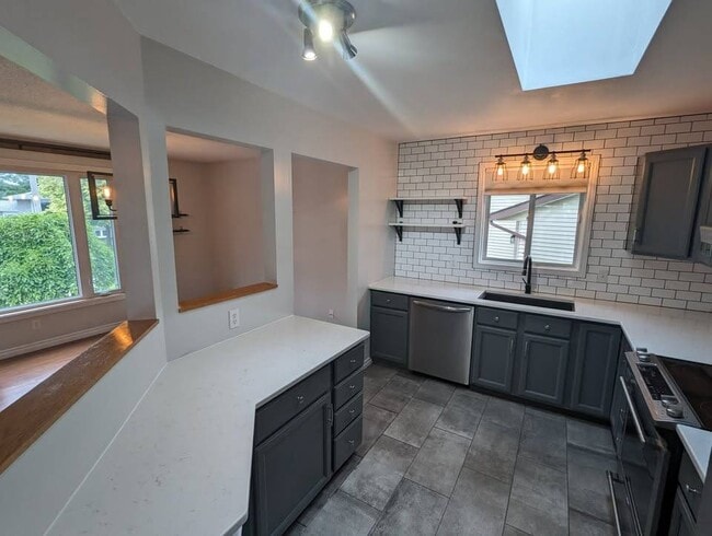 24 Loraine Ave in Quinte West, ON - Building Photo - Building Photo