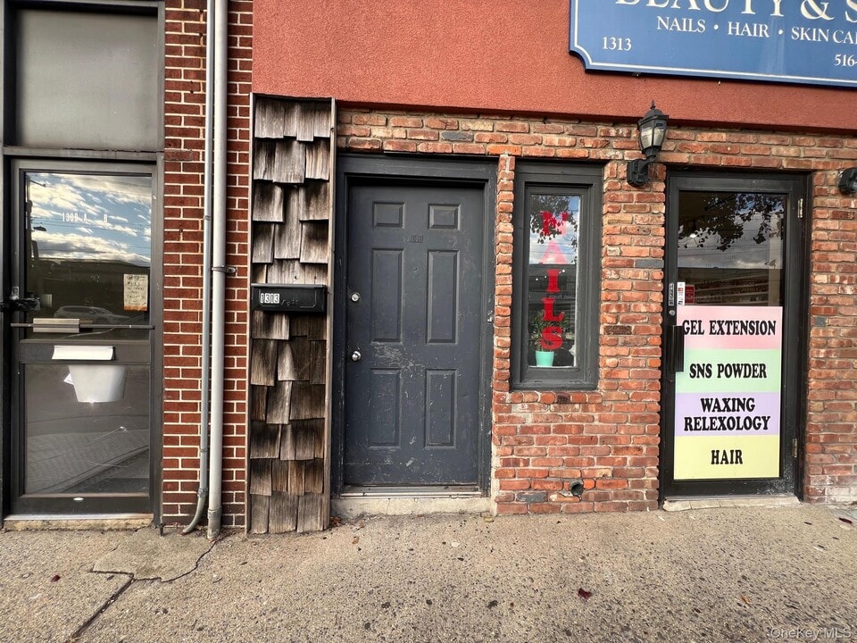 1313 Jericho Tpke in New Hyde Park, NY - Building Photo
