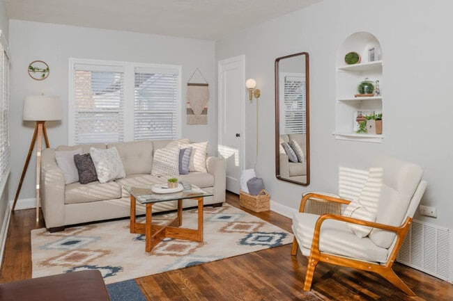 property at 432 W Seymour St