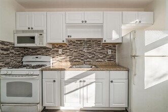 68 Linden Ave in Jersey City, NJ - Building Photo - Building Photo