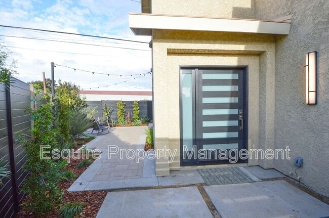 1154 Essex Way in Thousand Oaks, CA - Building Photo - Building Photo