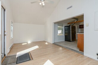 83 Picketts Ridge Rd in Redding, CT - Building Photo - Building Photo