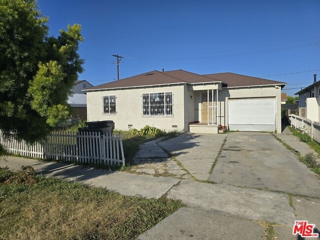property at 912 S Nestor Ave