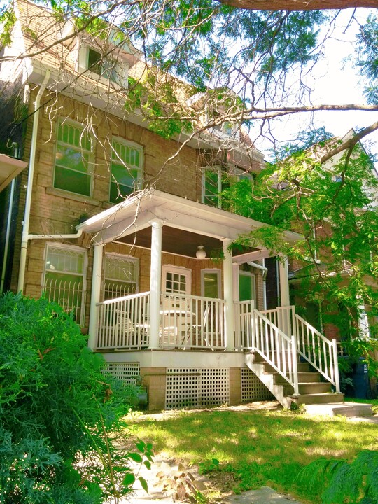 18 Dundonald St in Toronto, ON - Building Photo