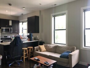 2048 N Damen Ave in Chicago, IL - Building Photo - Building Photo