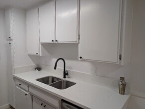 11007 Hartsook St, Unit 203 in Los Angeles, CA - Building Photo - Building Photo