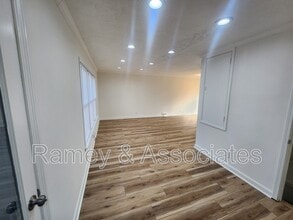 3700 Taylorsville Rd in Louisville, KY - Building Photo - Building Photo