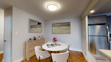 Silver Maple Court in Brampton, ON - Building Photo - Building Photo