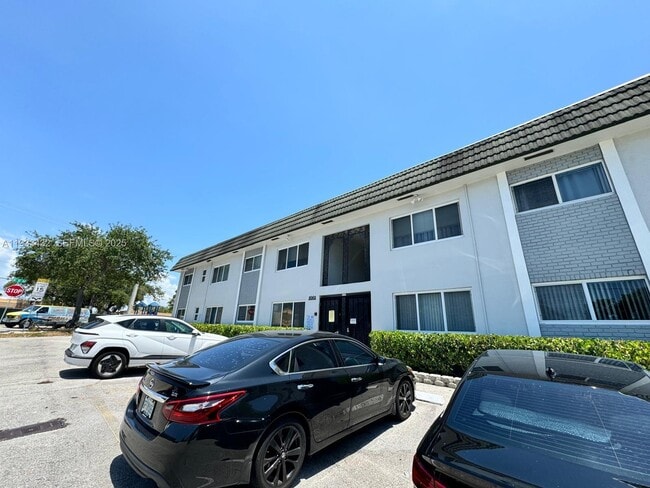 1001 SE 16th St in Fort Lauderdale, FL - Foto de edificio - Building Photo