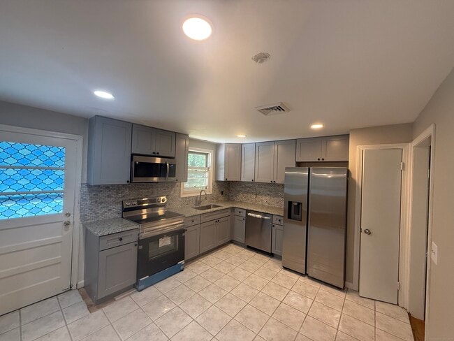 40 Greenfield Dr in South Windsor, CT - Building Photo - Building Photo