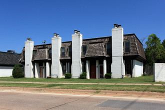 Raintree Place in Norman, OK - Foto de edificio - Building Photo