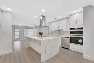 360 SW 2nd St in Boca Raton, FL - Building Photo - Building Photo