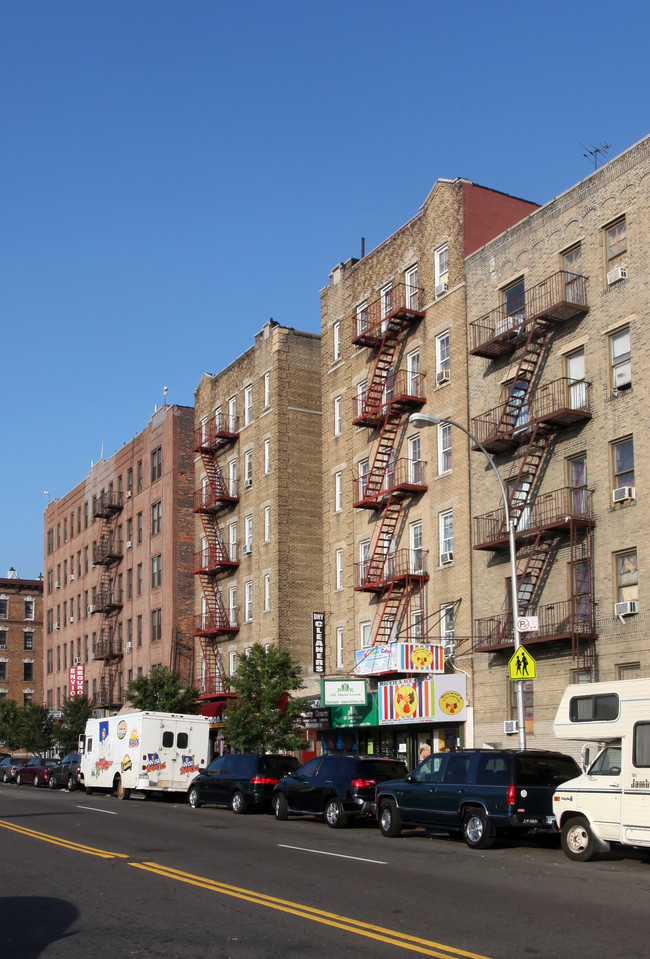 272 Sherman Ave in New York, NY - Foto de edificio - Building Photo