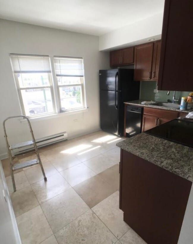 7630 N Milwaukee Ave, Unit TWO BEDROOMS in Niles, IL - Building Photo - Building Photo