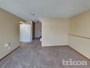 5106 Farnham Dr N in Hugo, MN - Foto de edificio - Building Photo