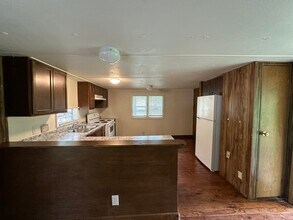 85 Young Rd in Huntsville, TX - Foto de edificio - Building Photo