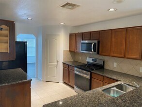 4614 Pin Oak Creek Ln in Houston, TX - Building Photo - Building Photo