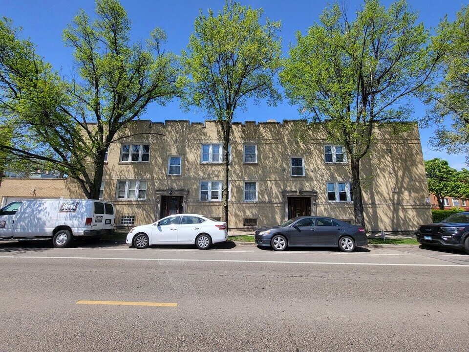 3250 N Laramie Ave in Chicago, IL - Building Photo