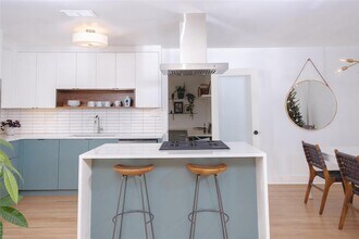 2211 1/2 Pasadena Dr in Austin, TX - Building Photo - Building Photo