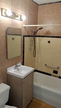 1720 W 76th St, Unit 201 in Chicago, IL - Building Photo - Building Photo