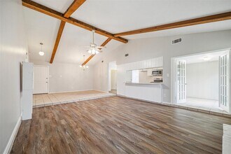 2039 Hilton Head Dr in Missouri City, TX - Building Photo - Building Photo