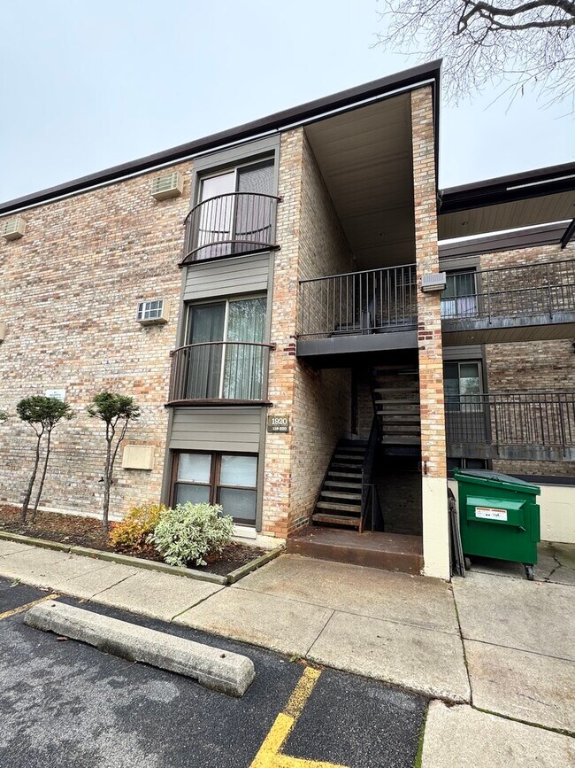 1920 Cherry Ln in Northbrook, IL - Building Photo - Building Photo