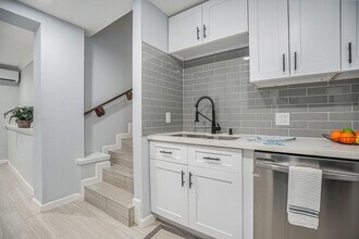 7449 Walker St in Houston, TX - Building Photo - Building Photo