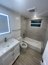 127 Monroe Dr, Unit 1 in Tavernier, FL - Foto de edificio - Building Photo