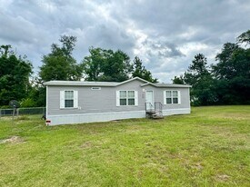 4814 Dean Rd in Marianna, FL - Building Photo