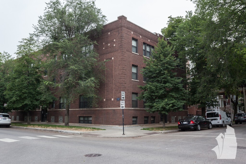 1504 W Roscoe St, Unit 2W in Chicago, IL - Building Photo