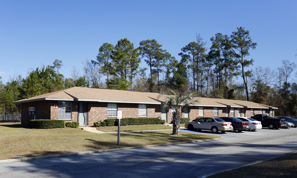 Century Woods Apartments in Century, FL - Building Photo