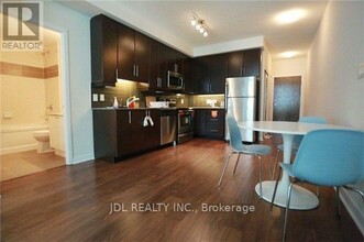 33-4033 Bay St. in Toronto, ON - Building Photo - Building Photo