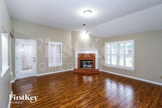 1529 Appling Wood Cove S, Unit 4-427 in Cordova, TN - Foto de edificio - Building Photo