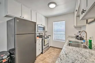 5760 Jackson Dr in La Mesa, CA - Foto de edificio - Building Photo