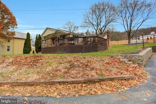 24414 Graham Ave in Smithsburg, MD - Foto de edificio - Building Photo