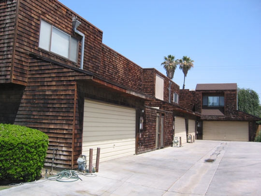 Bravo West Townhome Complex in Bakersfield, CA - Foto de edificio - Building Photo