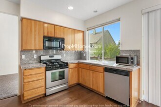 15337 NW Blakely Ln in Portland, OR - Building Photo - Building Photo