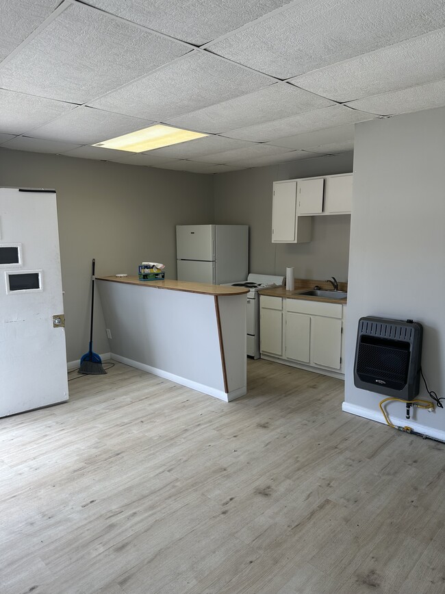 22 Pleasant St in Enfield, CT - Building Photo - Building Photo