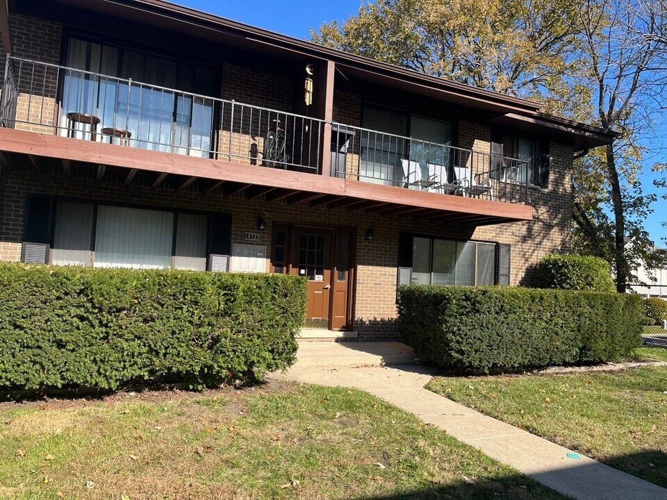 14737 Kilpatrick Ave in Midlothian, IL - Building Photo