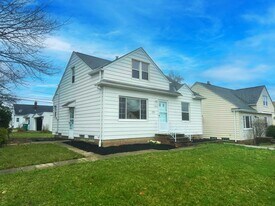 15401 Northwood Ave in Maple Heights, OH - Building Photo